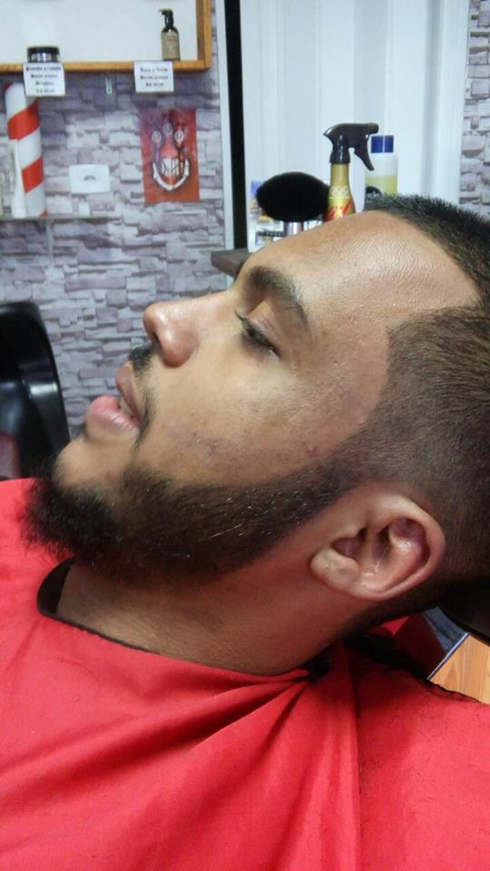Corte real barbearia - Aquele corte em V #risco #risoemv #barbearia  #cortedecabelo #cabelomasculino #degrade #barber #barbershop #camponovo  #zonasul #portoalegre #vemprocorte